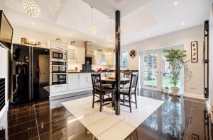 Kitchen Diner- click for photo gallery